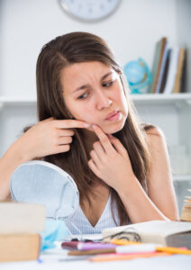 Acne vs Purging: Understanding Your Skin’s Signals